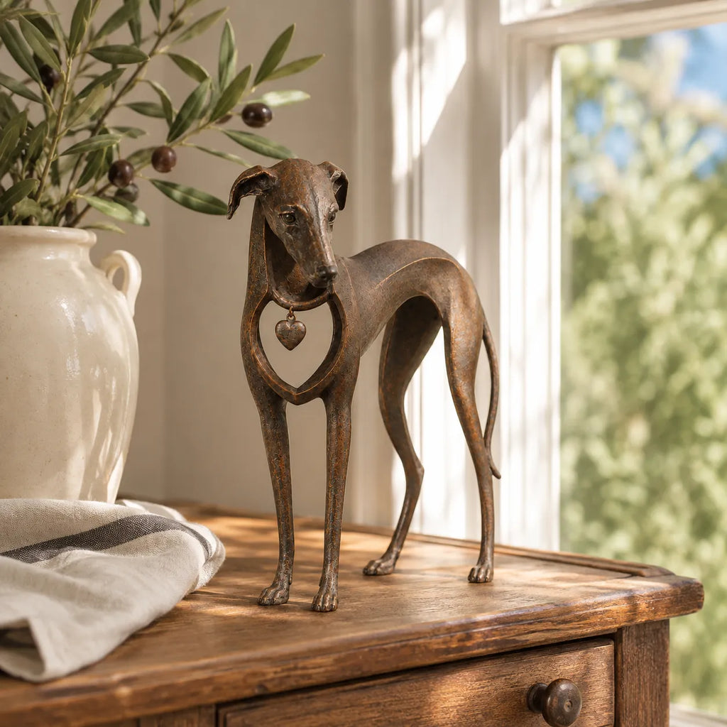 Heritage Heart Animal Sculpture – Vintage Iron Dog & Cat Accents for Timeless Interiors