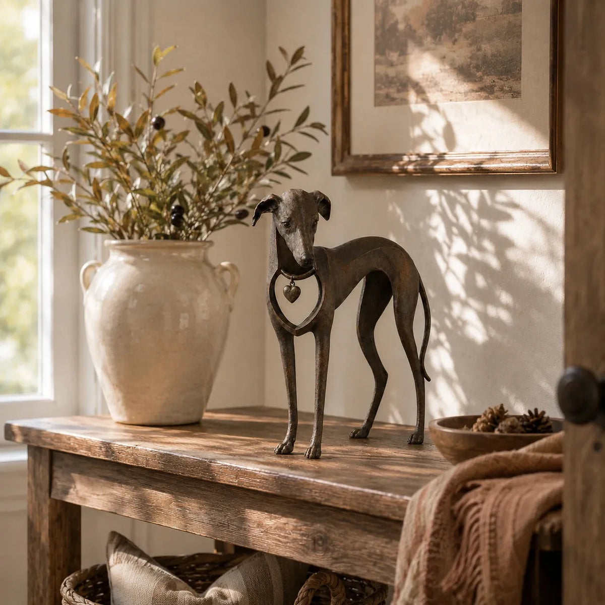 Heritage Heart Animal Sculpture – Vintage Iron Dog & Cat Accents for Timeless Interiors